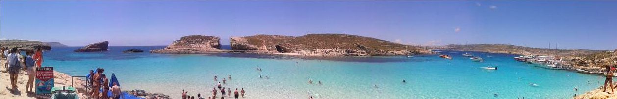 Malta Strand kristallklares Wasser und Sonne satt